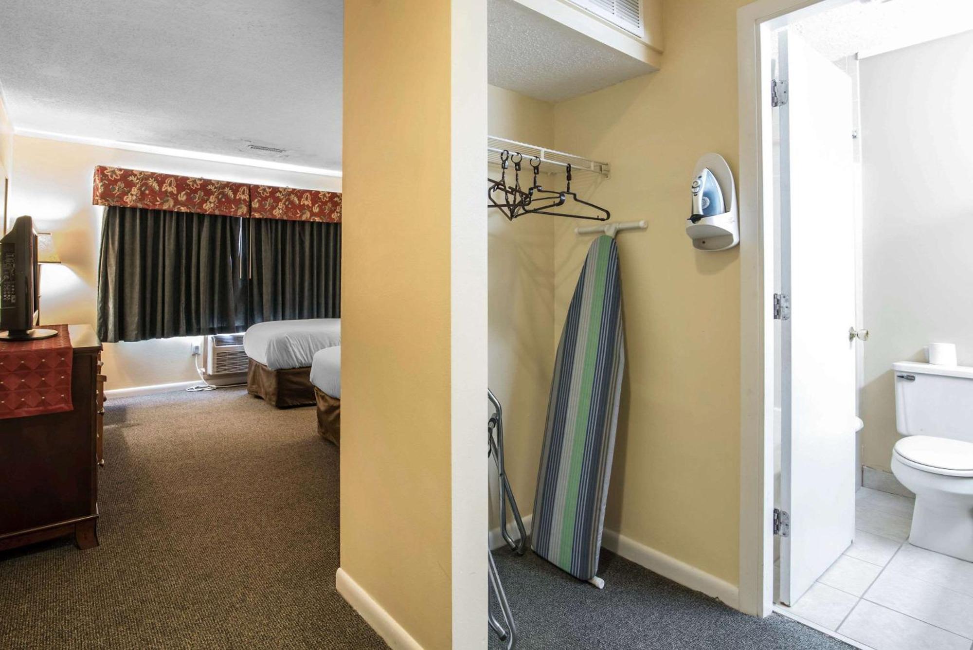 Tiltonlodge Inn & Suites Екстериор снимка