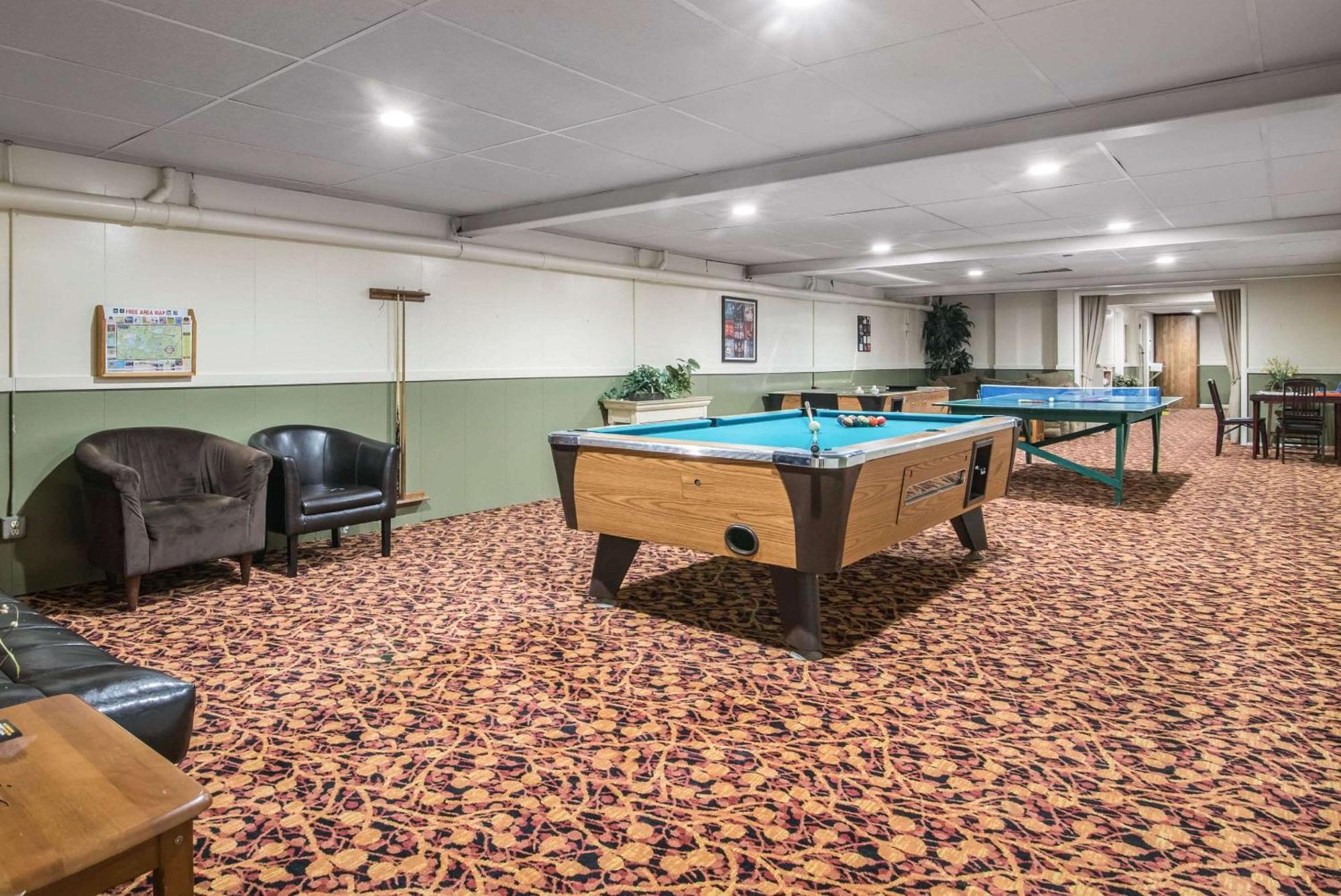 Tiltonlodge Inn & Suites Екстериор снимка