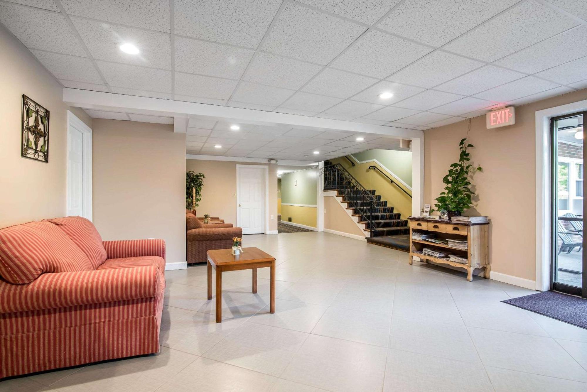 Tiltonlodge Inn & Suites Екстериор снимка