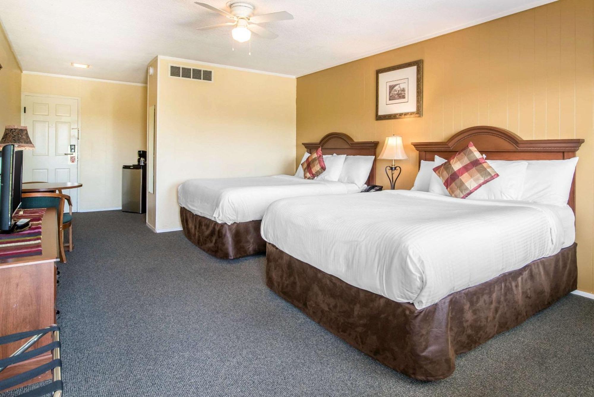 Tiltonlodge Inn & Suites Екстериор снимка