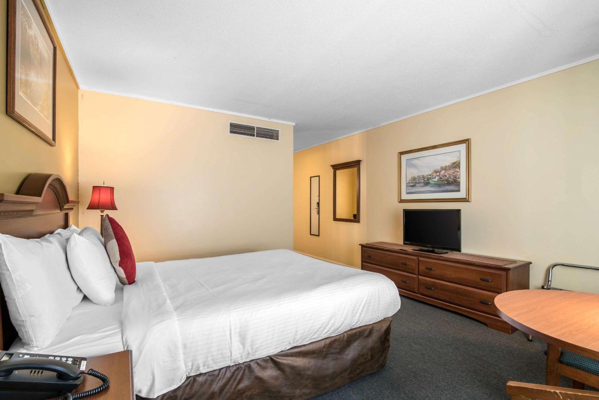 Tiltonlodge Inn & Suites Екстериор снимка