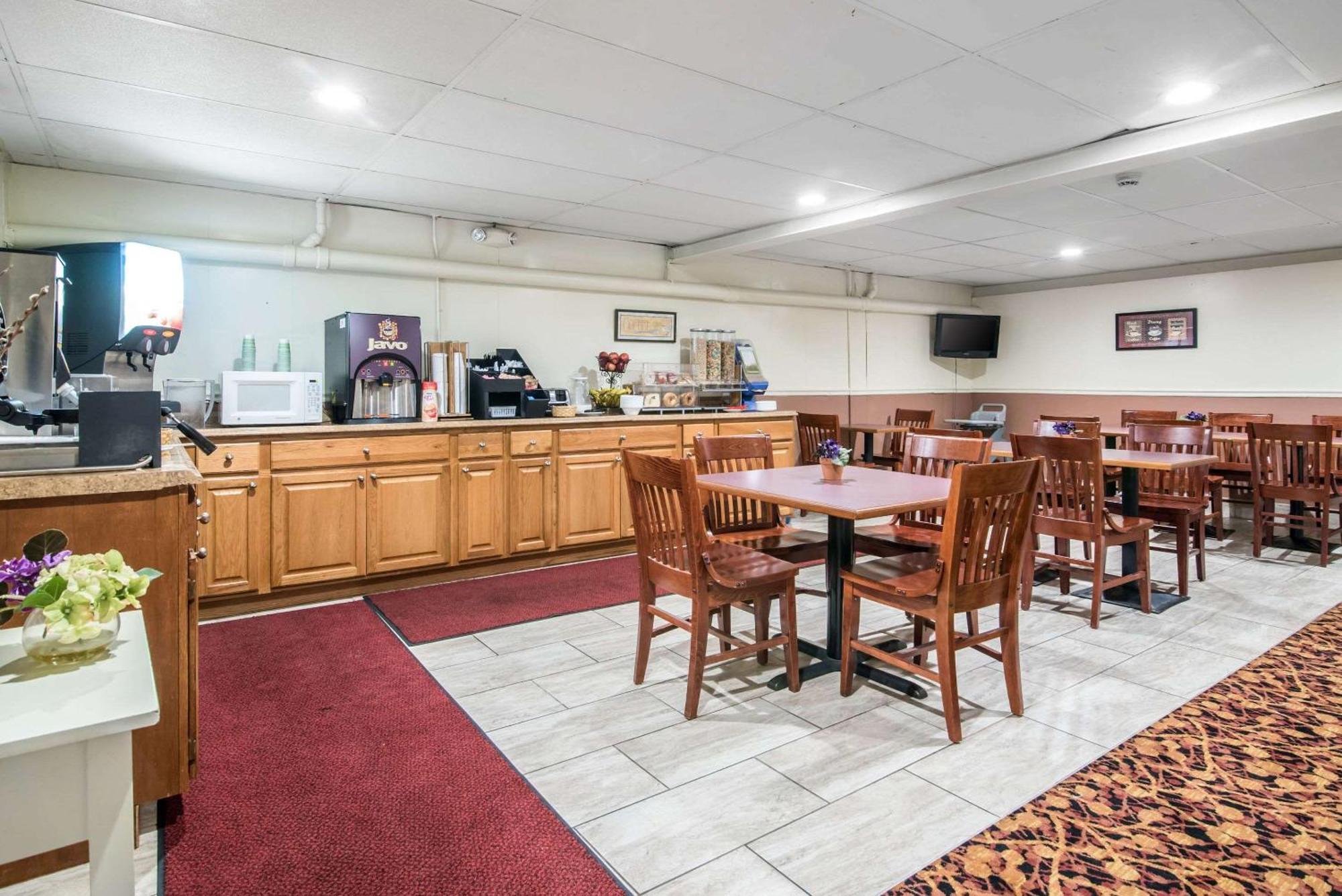 Tiltonlodge Inn & Suites Екстериор снимка