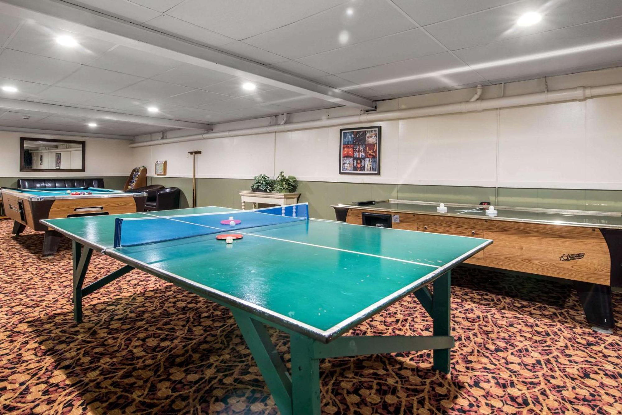 Tiltonlodge Inn & Suites Екстериор снимка