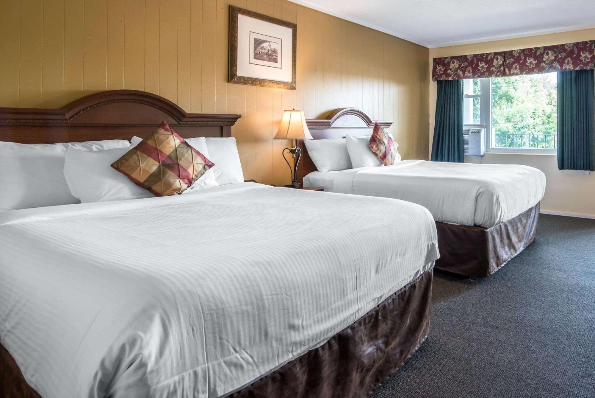 Tiltonlodge Inn & Suites Екстериор снимка