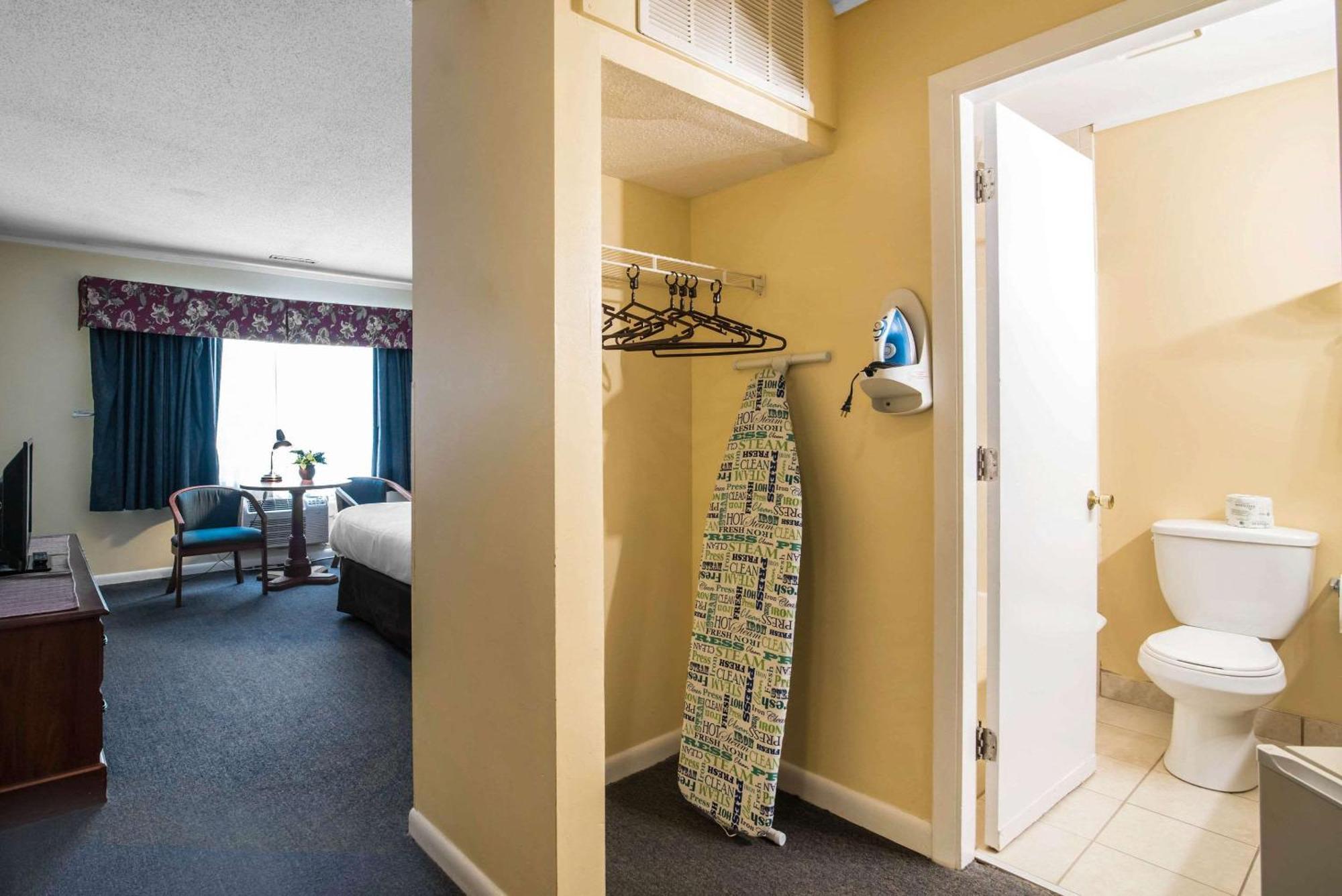 Tiltonlodge Inn & Suites Екстериор снимка
