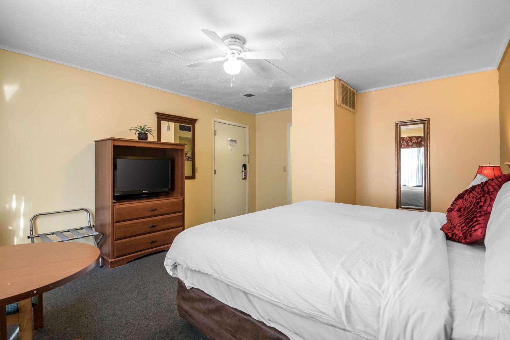 Tiltonlodge Inn & Suites Екстериор снимка