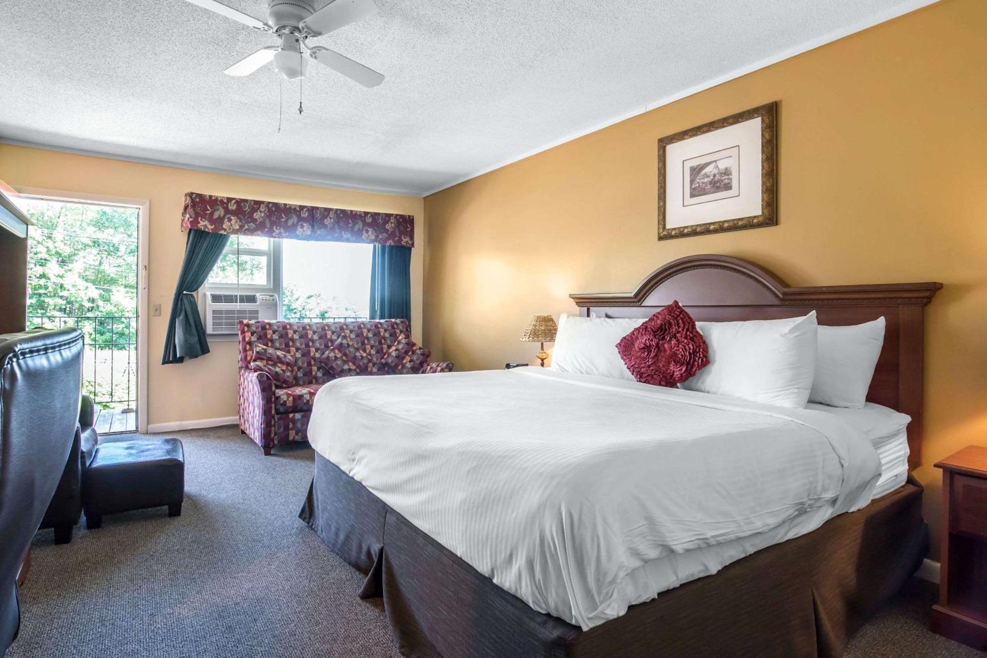 Tiltonlodge Inn & Suites Екстериор снимка