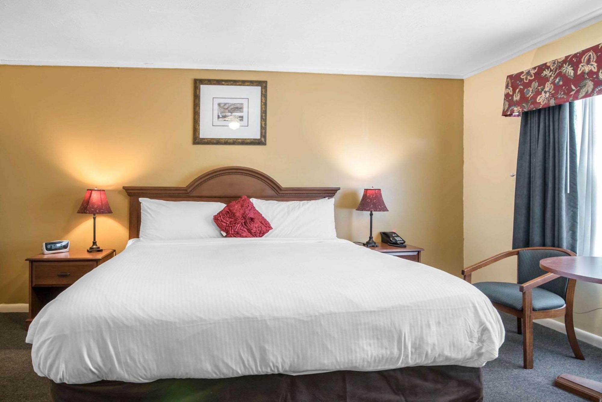 Tiltonlodge Inn & Suites Екстериор снимка