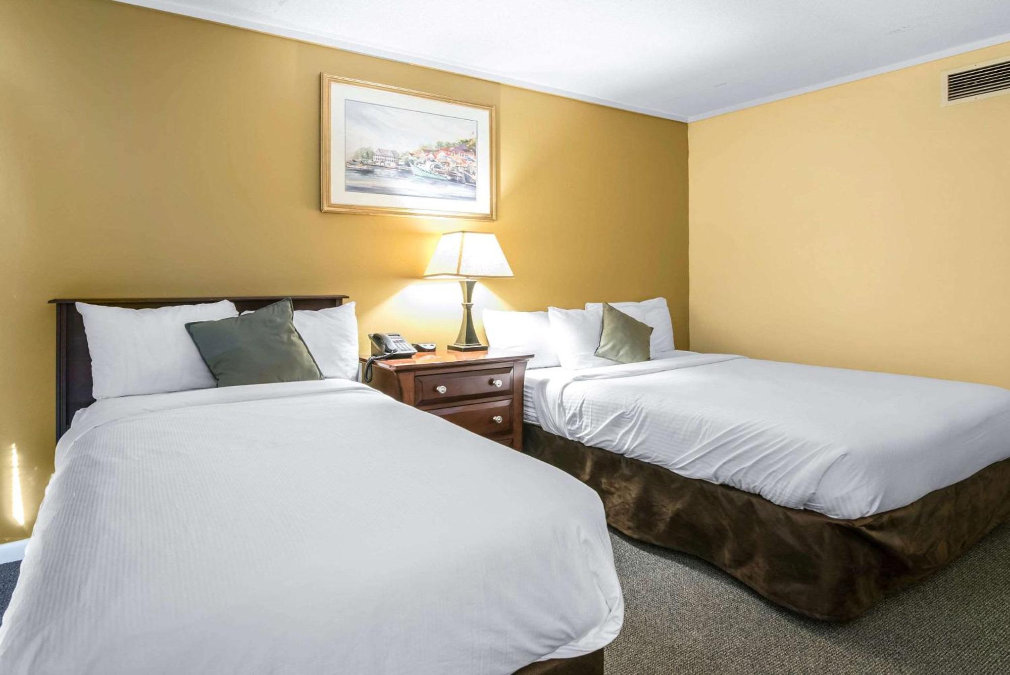 Tiltonlodge Inn & Suites Екстериор снимка