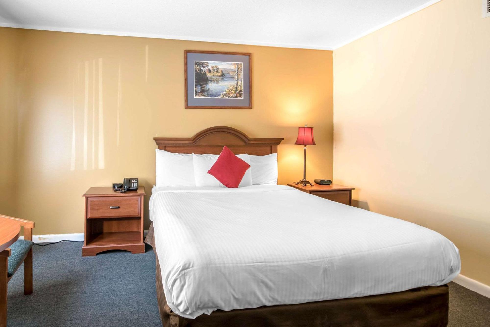 Tiltonlodge Inn & Suites Екстериор снимка