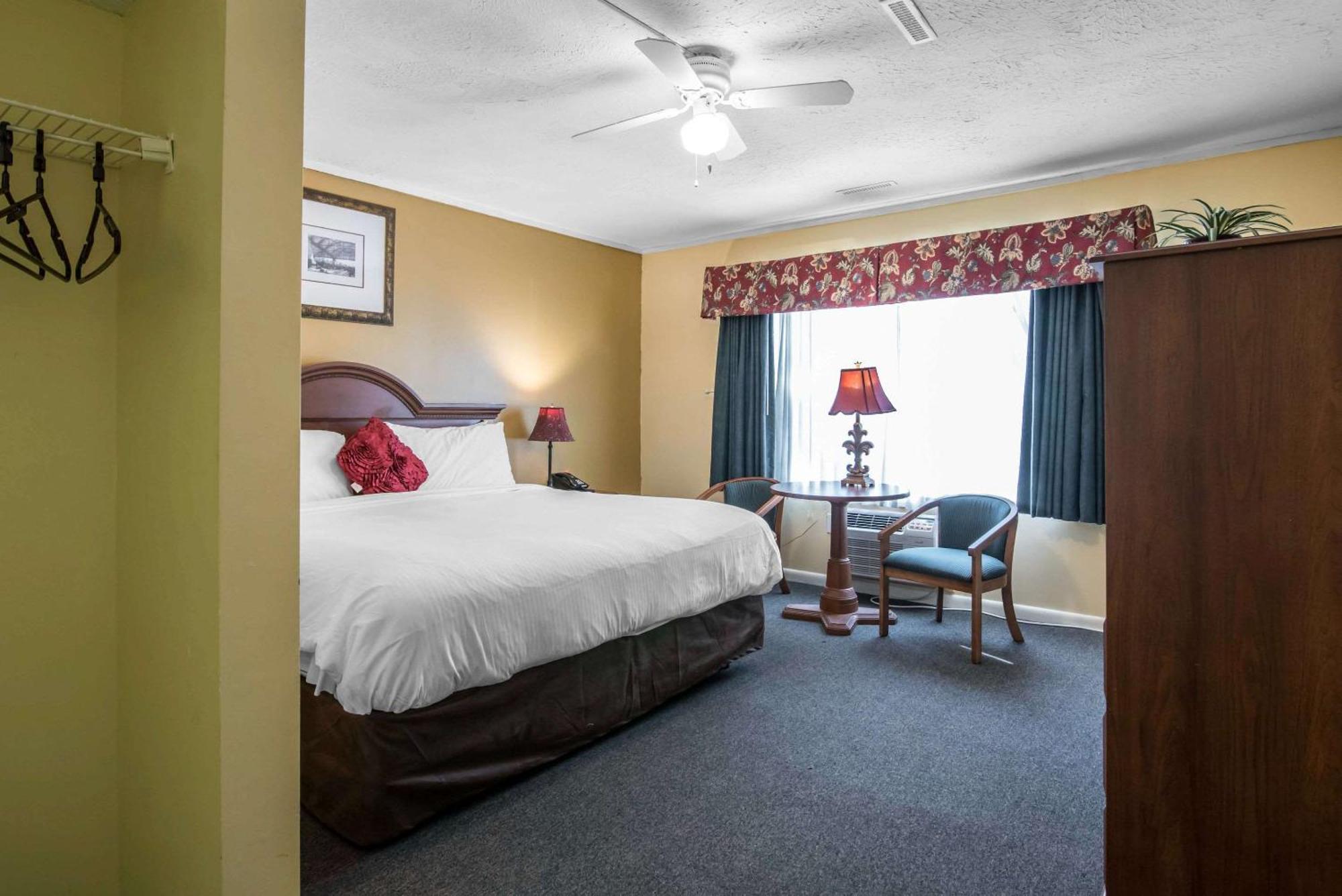 Tiltonlodge Inn & Suites Екстериор снимка