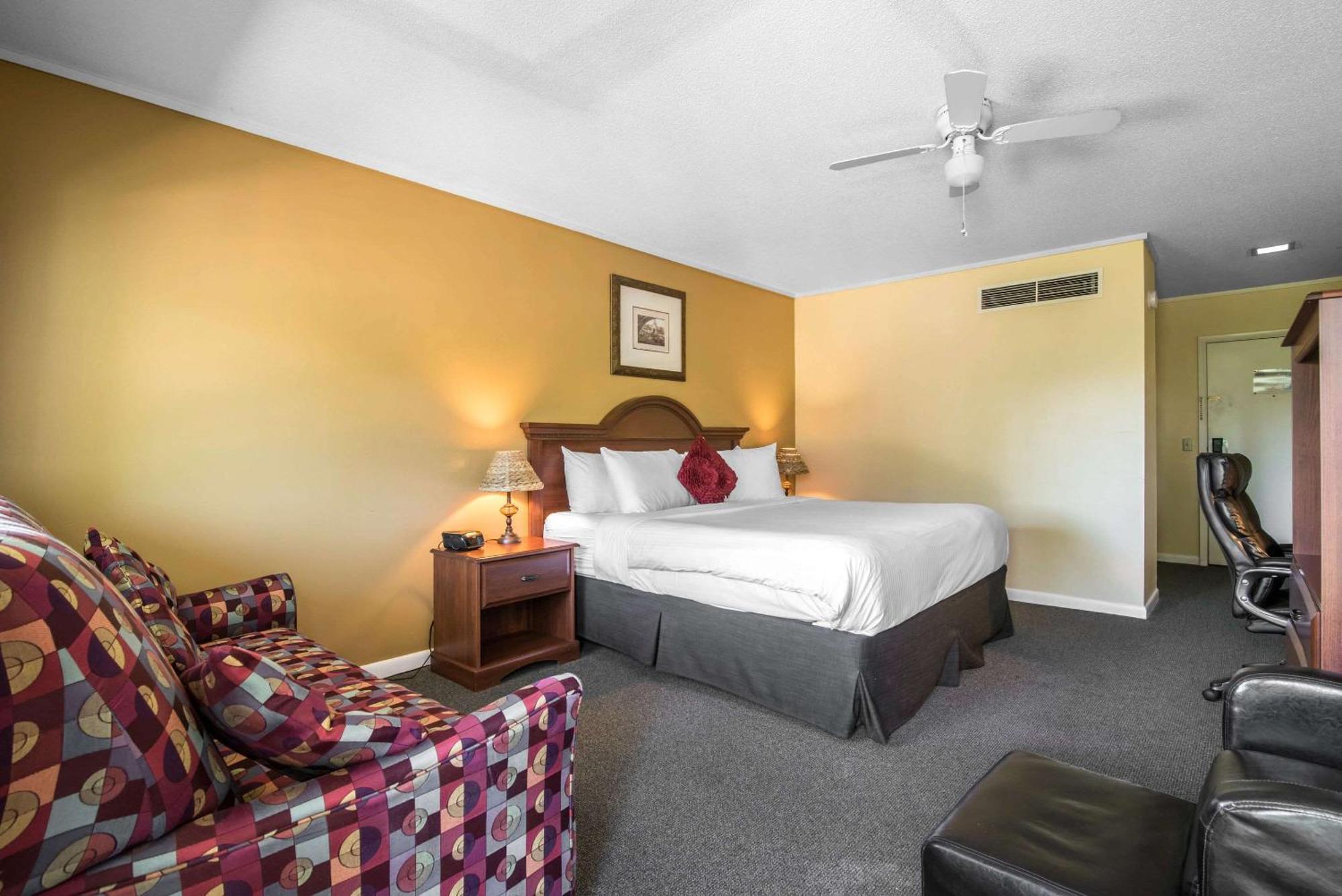 Tiltonlodge Inn & Suites Екстериор снимка