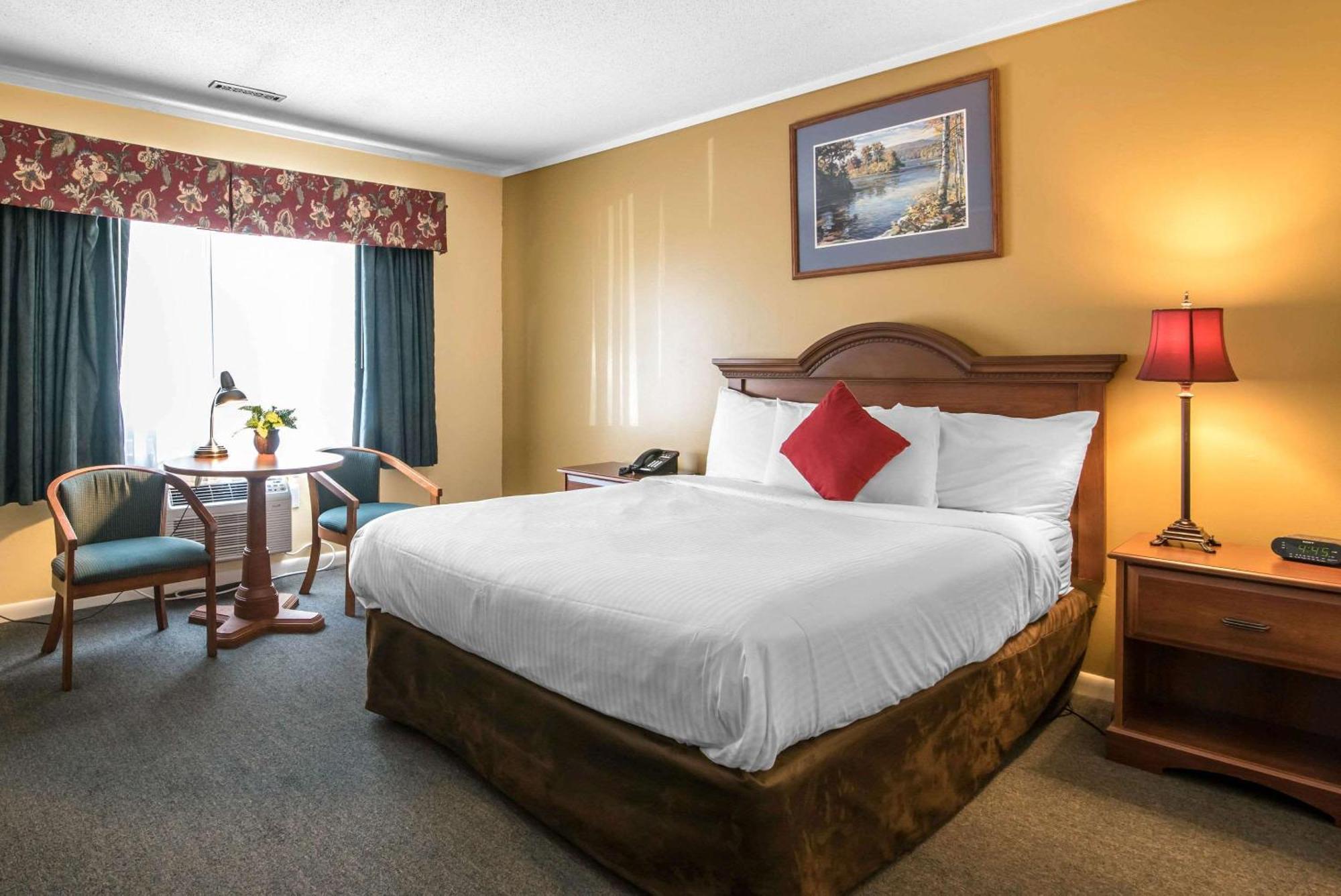Tiltonlodge Inn & Suites Екстериор снимка